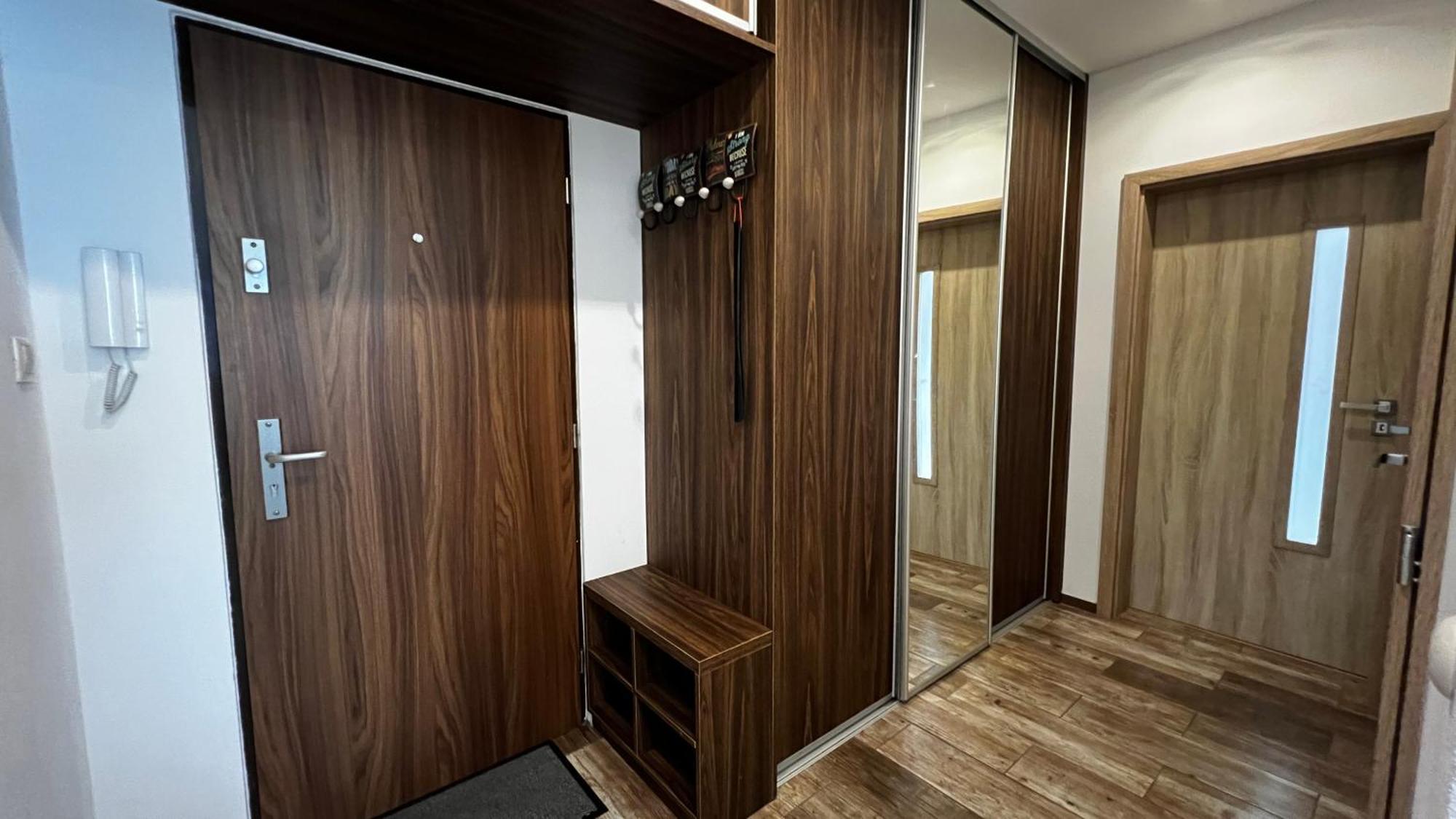 Industrial Apartment I 24Hr Self Check-In I Free Parking & Coffee Banská Bystrica Dış mekan fotoğraf