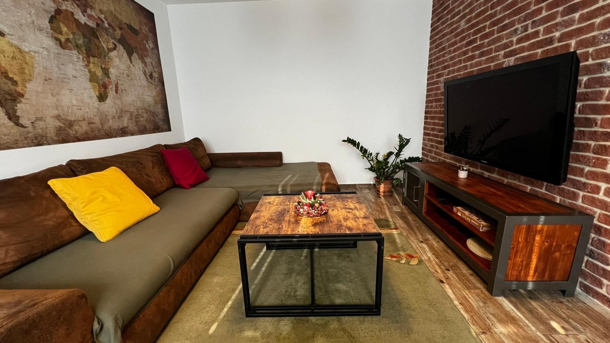 Industrial Apartment I 24Hr Self Check-In I Free Parking & Coffee Banská Bystrica Dış mekan fotoğraf